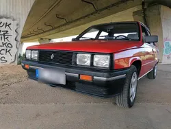 Rot Gebraucht 1986 Renault R9 Limousine | 4.333 €