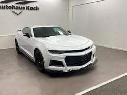Weiß Gebraucht 2018 Chevrolet Camaro ZL1 Coupé | 28.900 € (Teuer)