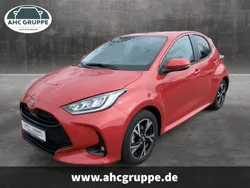 Rot Neu 2025 Toyota Yaris Hybrid Connect Style Kleinwagen | 29.590 € (Fairer Preis)
