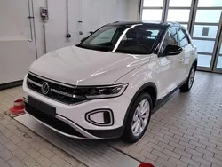 Pure white Gebraucht 2024 VW T-Roc Style SUV | 31.950 € (Fairer Preis)