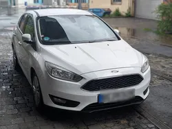 Weiß Gebraucht 2015 Ford Focus Limousine | 6.500 € (Guter Preis)