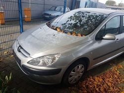 Silber Gebraucht 2003 Peugeot 307 Tendance Limousine | 2.500 € (Etwas zu teuer)