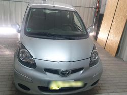 Silber Gebraucht 2011 Toyota Aygo Kleinwagen | 2.500 € (Superpreis)