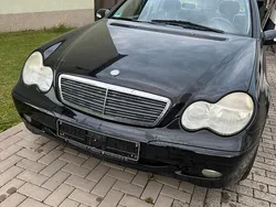 Schwarz Gebraucht 2002 Mercedes C180 Limousine | 700 € (Superpreis)