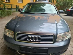 Grau Gebraucht 2002 Audi A4 Limousine | 1.350 € (Guter Preis)