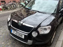 Schwarz Gebraucht 2010 Skoda Yeti SUV | 10.990 €