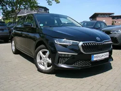 Schwarz metallic Gebraucht 2024 Skoda Scala Selection Kleinwagen | 21.980 € (Fairer Preis)