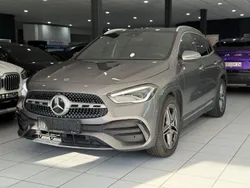Grau Gebraucht 2021 Mercedes GLA200 AMG line SUV | 32.990 € (Fairer Preis)