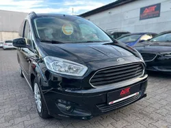Schwarz Gebraucht 2015 Ford Tourneo Courier Titanium Van / Kleinbus | 8.399 € (Fairer Preis)