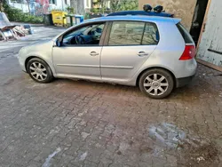 Grau Gebraucht 2005 VW Golf V Kleinwagen | 900 € (Guter Preis)