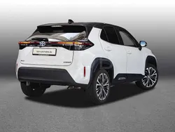 Weiss Gebraucht 2023 Toyota Yaris Cross Elegant SUV | 33.854 € (Teuer)