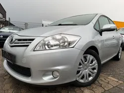 Silber Gebraucht 2010 Toyota Auris Life Limousine | 3.999 € (Fairer Preis)