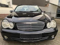 Schwarz Gebraucht 2004 Mercedes 220 Kombi | 3.599 €