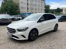Weiß Gebraucht 2019 Mercedes B180 Van / Kleinbus | 13.990 € (Teuer)