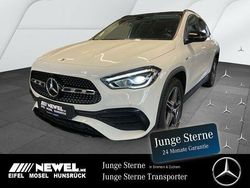 Polarweiß Gebraucht 2021 Mercedes GLA250 AMG SUV | 41.888 €