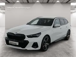 Weiß Gebraucht 2024 BMW 520 Comfort Edition Kombi | 53.400 € (Guter Preis)