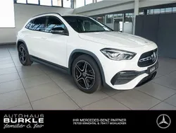 Weiß Gebraucht 2022 Mercedes GLA200 AMG line SUV | 38.350 € (Etwas zu teuer)