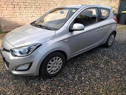 Grau Gebraucht 2012 Hyundai i20 Kleinwagen | 2.900 € (Guter Preis)