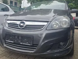 Karbongrau/technical grey Gebraucht 2009 Opel Zafira Sport Van / Kleinbus | 3.100 € (Fairer Preis)