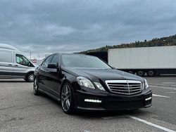 Braun Gebraucht 2009 Mercedes R500 Van / Kleinbus | 11.700 € (Fairer Preis)
