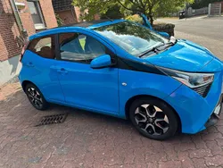 Blau Gebraucht 2018 Toyota Aygo x-sky Kleinwagen | 6.990 € (Fairer Preis)