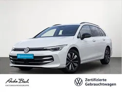 Weiß (oryxweiß perlmutteffekt) Gebraucht 2024 VW Golf VIII Goal Kombi | 25.240 € (Superpreis)