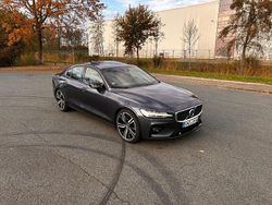 Schwarz Gebraucht 2019 Volvo S60 R-Design Limousine | 22.400 € (Fairer Preis)