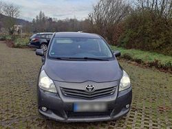 Grau Gebraucht 2011 Toyota Verso Life Van / Kleinbus | 3.750 € (Fairer Preis)