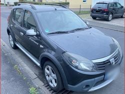 Grau Gebraucht 2010 Dacia Sandero Stepway Limousine | 2.200 € (Guter Preis)