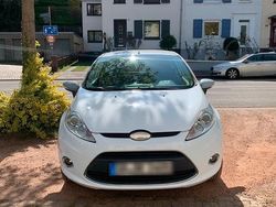 Weiß Gebraucht 2009 Ford Fiesta Kleinwagen | 3.000 € (Guter Preis)