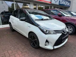 Montblancweiß perleffekt/schwa Gebraucht 2016 Toyota Yaris Hybrid Style Kleinwagen | 12.975 € (Etwas zu teuer)