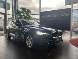 Onyx black / metallic (metallic) Gebraucht 2021 Volvo V60 Momentum Kombi | 32.290 € (Fairer Preis)