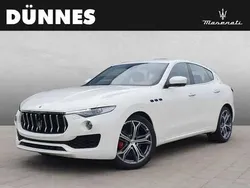 Grau Gebraucht 2021 Maserati Levante SUV | 59.199 € (Etwas zu teuer)