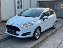 Weiß Gebraucht 2016 Ford Fiesta Celebration Kleinwagen | 6.990 € (Guter Preis)
