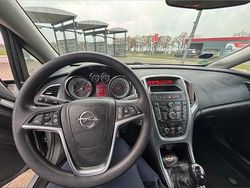 Silber Gebraucht 2013 Opel Astra Edition Limousine | 3.700 € (Fairer Preis)