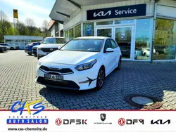 Weiß carraraweiß Gebraucht 2024 Kia Ceed Vision Limousine | 20.990 € (Guter Preis)