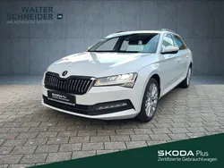 Moonweiss metallic Gebraucht 2024 Skoda Superb Ambition Kombi | 30.955 € (Fairer Preis)