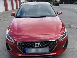 Rot Gebraucht 2017 Hyundai i30 Kleinwagen | 11.900 € (Fairer Preis)