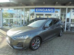 Grau Gebraucht 2025 Ford Focus ST-Line X Limousine | 27.990 € (Fairer Preis)