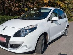 Weiß Gebraucht 2011 Renault Scénic III Authentique Van / Kleinbus | 6.950 € (Fairer Preis)