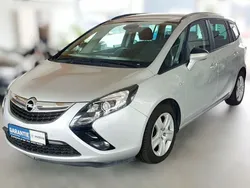 Silber Gebraucht 2015 Opel Zafira Tourer Style Van / Kleinbus | 10.390 € (Etwas zu teuer)