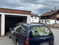 Blau Gebraucht 1995 Opel Omega Kombi | 1.500 €