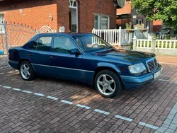 Blau Gebraucht 1994 Mercedes E250 Limousine | 10.999 €