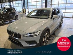 Grau Gebraucht 2023 Volvo V60 CC Plus Kombi | 35.850 € (Fairer Preis)