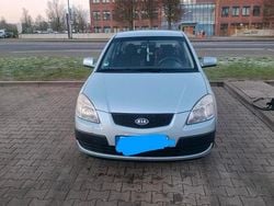 Silber Gebraucht 2009 Kia Rio Limousine | 3.000 € (Teuer)