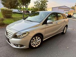 Polarsilber Gebraucht 2013 Mercedes B180 Van / Kleinbus | 14.990 € (Fairer Preis)