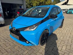 Blau Gebraucht 2016 Toyota Aygo X-cite Kleinwagen | 5.999 € (Etwas zu teuer)