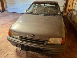 Silber Gebraucht 1991 Opel Kadett Limousine | 4.000 €
