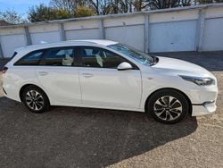Weiß Gebraucht 2024 Kia Ceed Sportswagon Vision Kombi | 19.998 € (Guter Preis)
