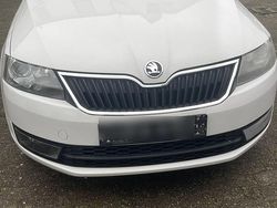 Weiß Gebraucht 2015 Skoda Rapid Style Kombi | 6.700 € (Fairer Preis)